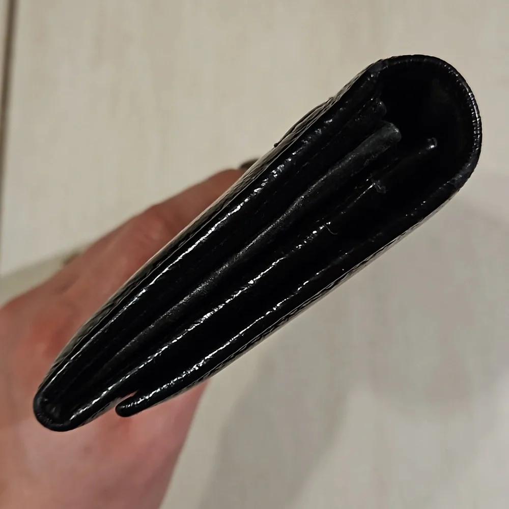 YSL Logo Patent Leather Bifold Snap Wallet w/Dustbag - Picture 4 of 14